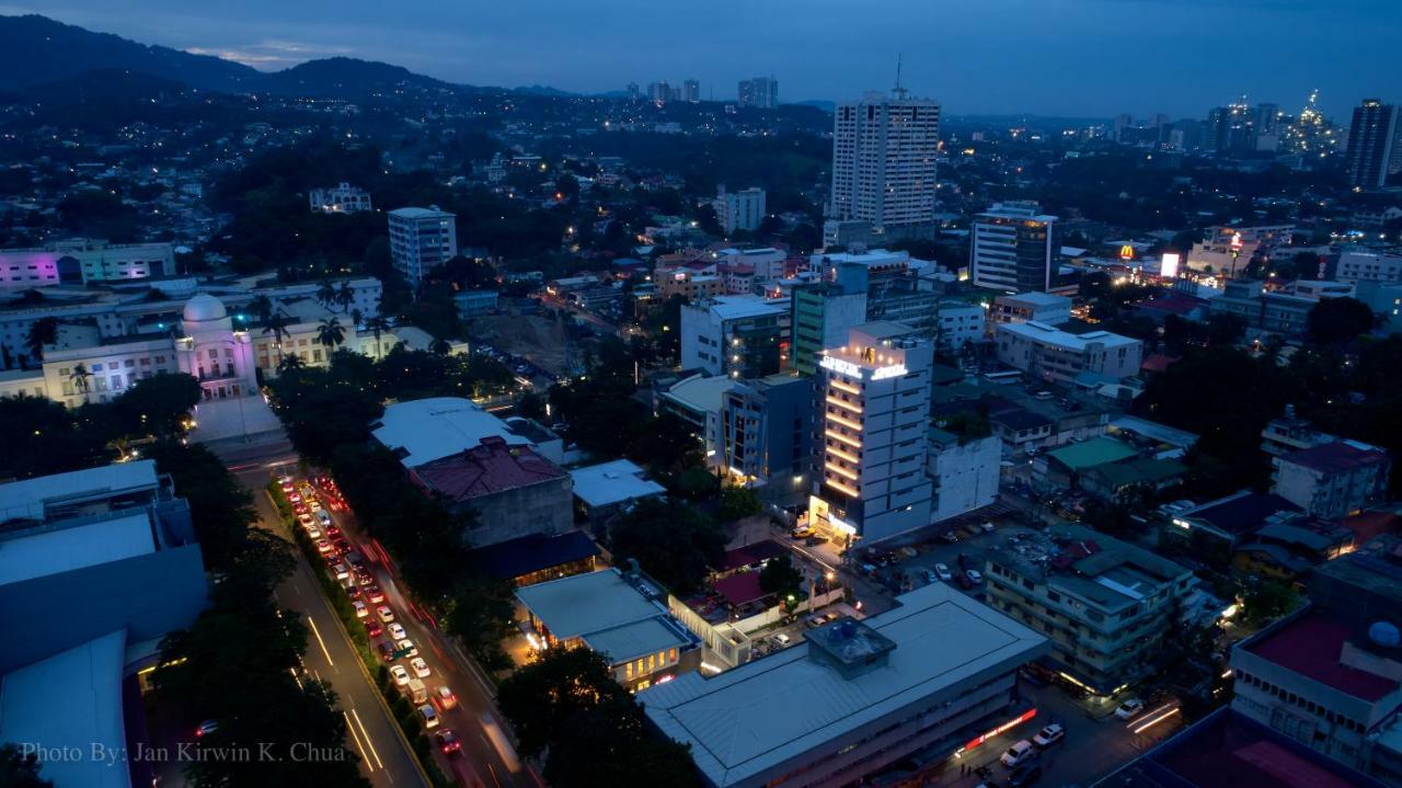 Griffin Hotel And Suites Cebu Buitenkant foto
